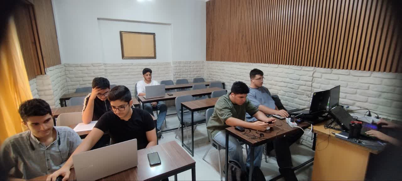 کارگاه تخصصی سخت افزار هنرستان پویندگان